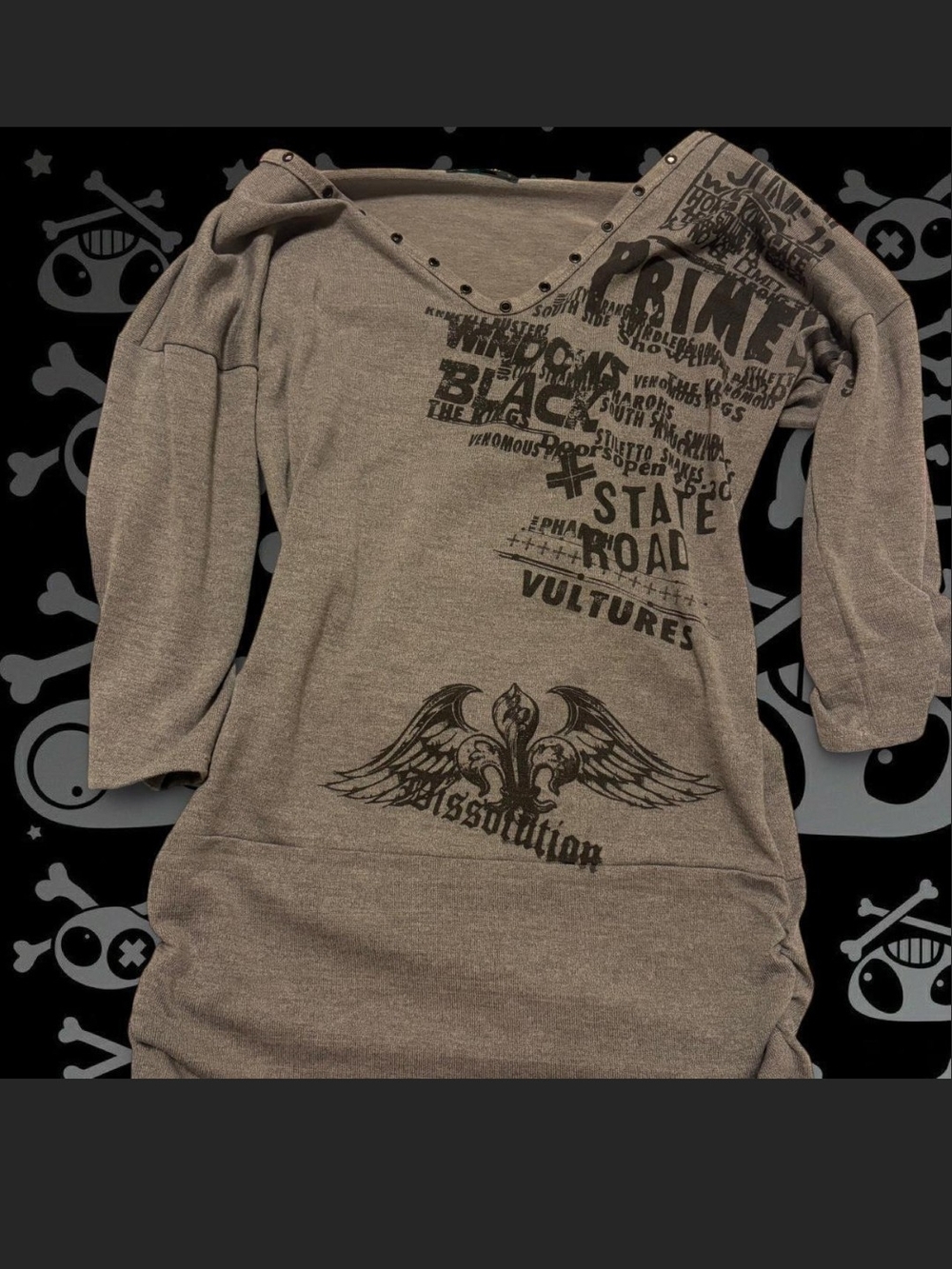 Primevil Vnt Insane V-neck Grommet Graghic Top. S
